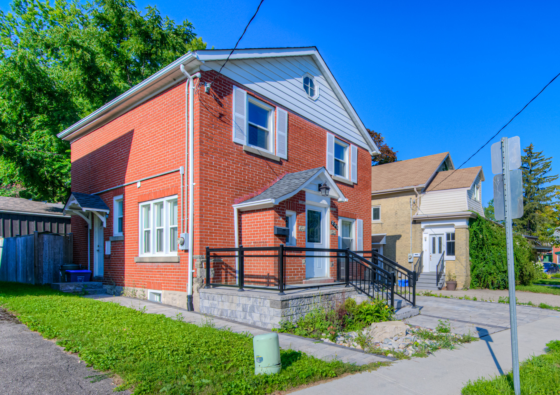 235 Herbert St, Waterloo, ON N2J 1V1, Canada