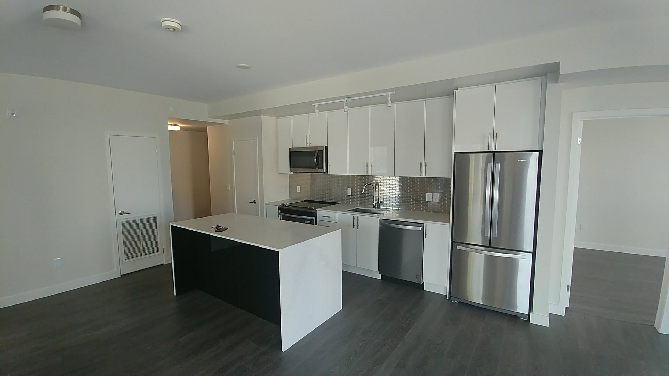 150 Sabina Dr #105, Oakville