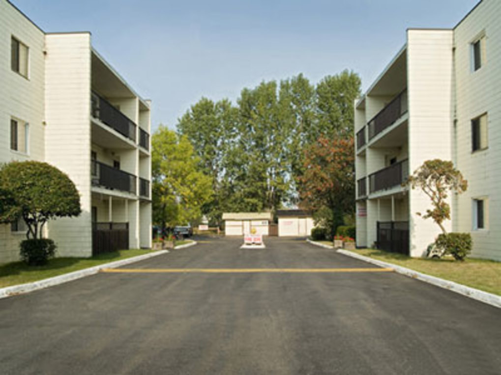 777 Kingsway, Thunder Bay, ON P7E 2B3, Canada - Kingsway Apartments