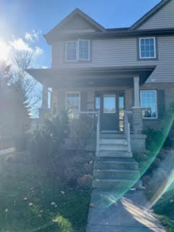 1445 Gordon St, Guelph, ON N1L 0B8, Canada - Upstairs Bedroom