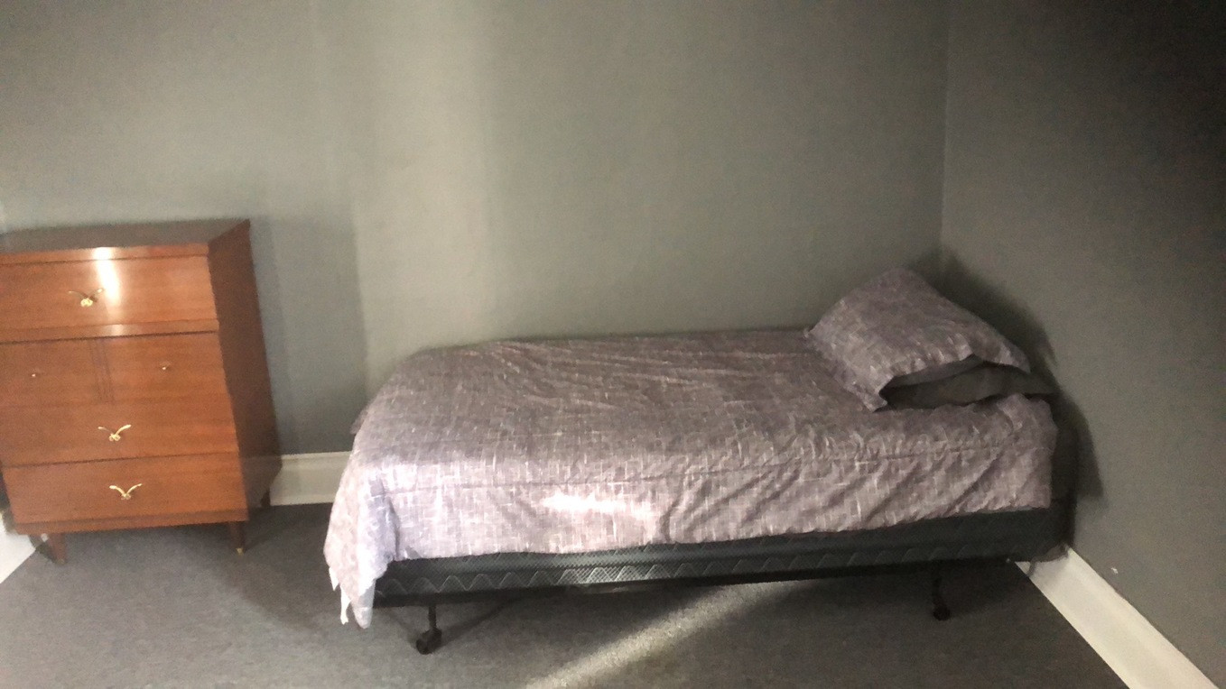 731 Simpson St, Thunder Bay, ON P7C 3K2, Canada - Room for rent